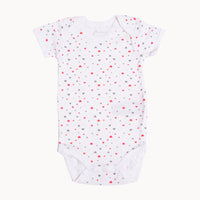 Name it Babybody kurzarm weiß mit Herzchenprint (rosa/grau) aus 100% Baumwolle – weicher Kurzarm-Body mit Schlupfausschnitt und Druckknöpfen im Schritt, Größe 56; hautfreundlich und ideal für die Erstausstattung.