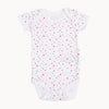Name it Babybody kurzarm weiß mit Herzchenprint (rosa/grau) aus 100% Baumwolle – weicher Kurzarm-Body mit Schlupfausschnitt und Druckknöpfen im Schritt, Größe 56; hautfreundlich und ideal für die Erstausstattung.
