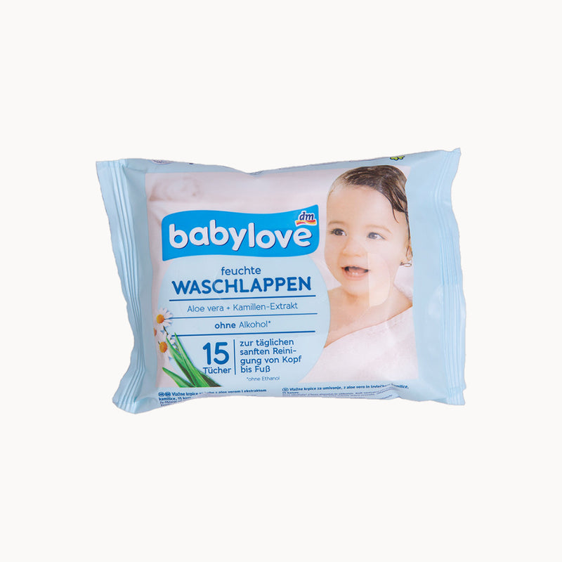 Babylove feuchte Waschlappen mit Aloe Vera und Kamillen-Extrakt, augenmild sowie weich und reißfest; alkoholfrei – 15 Tücher für die tägliche sanfte Reinigung von Kopf bis Fuß, ideal für Babys zu Hause und unterwegs.