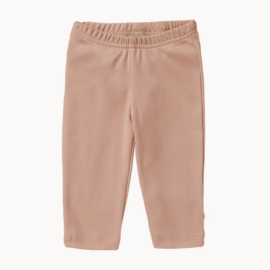 Fresk Babyhose in mellow rose aus 100 % Bio-Baumwolle, weicher Komfortbund und bequeme Passform; hautfreundlich und pflegeleicht – Größe 62–68, ideales Basic für die Babyerstausstattung.