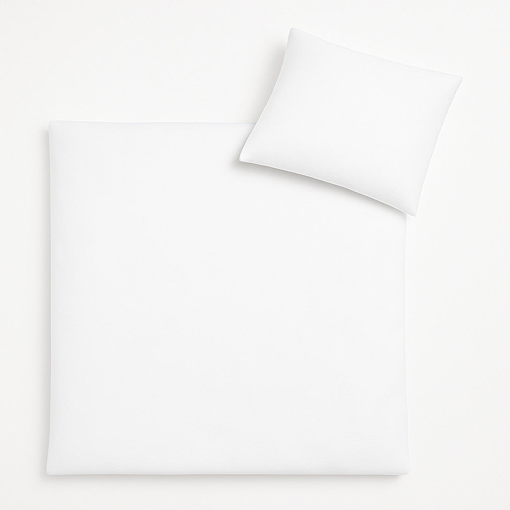 Julius Zöllner Babybettwäsche in Weiß, 100 % Baumwolle, Hotelverschluss, OEKO-TEX Klasse 1 – Set 80×80 cm + 35×40 cm, Produktfoto.