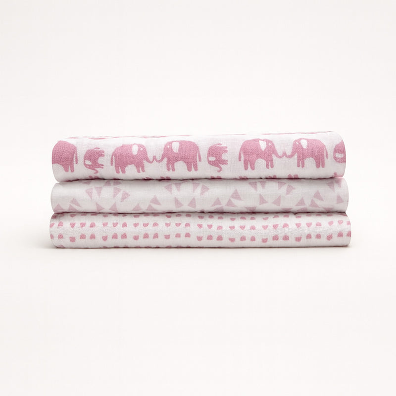 Julius Zöllner Swaddle-Tücher, 3er-Pack Musselin aus 100 % Baumwolle, 120×120 cm, weiß/rosa mit Elefanten-, Dreieck- und Herz-Print – gefaltetes Set.