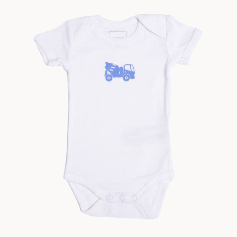 Name it Babybody kurzarm weiß mit blauem Betonmischer-Print aus 100% Baumwolle – weicher Kurzarm-Body mit Schlupfausschnitt und Druckknöpfen im Schritt, Größe 56; hautfreundlich und ideal für die Erstausstattung.