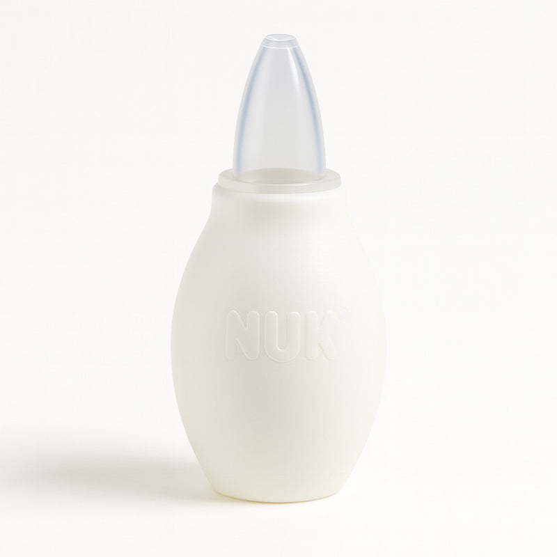 NUK Baby Nasensauger weiß mit Sicherheitstülle und Ersatztülle – sanfte Hilfe bei verstopfter Babynase, BPA-frei, praktische Baby-Erstausstattung, auch als Geburtsgeschenk geeignet.