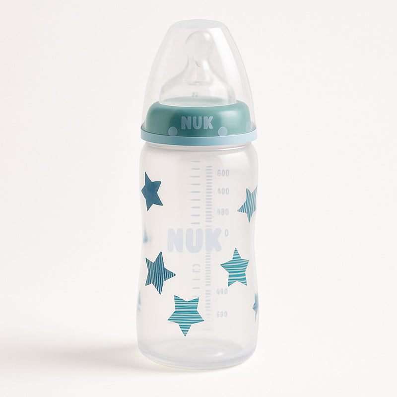 NUK Babyflasche 300 ml mit grünem Schraubring und Sternen-Dekor; PP BPA-frei, First Choice+ System, Silikon-Trinksauger Größe M 0–6 Monate für Milchnahrung; gut ablesbare Skalierung, auslaufsicher – ideal für die Babyerstausstattung und als Geschenk zur Geburt.
