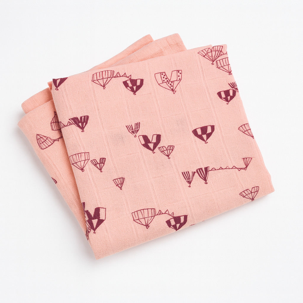 Pippi Mullwindel lotus (rosé) mit Heißluftballon-Print, 70×70 cm – weiches Spucktuch aus 100 % Baumwolle, für Neugeborene und unterwegs; Baby-Erstausstattung, Geschenk zur Geburt.