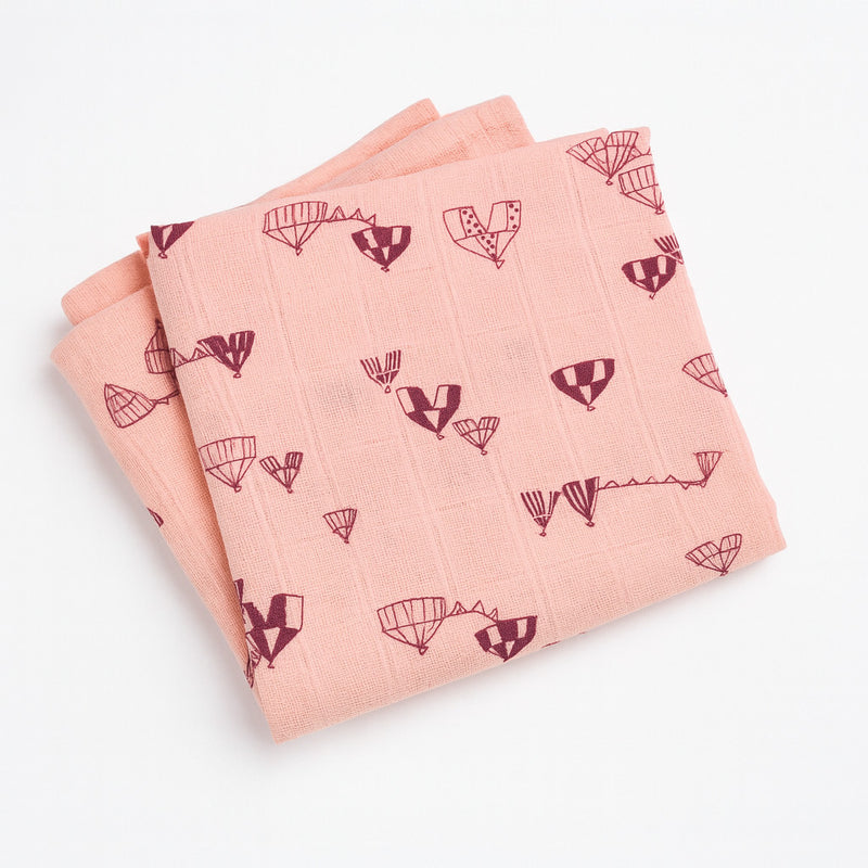 Pippi Mullwindel lotus (rosé) mit Heißluftballon-Print, 70×70 cm – weiches Spucktuch aus 100 % Baumwolle, für Neugeborene und unterwegs; Baby-Erstausstattung, Geschenk zur Geburt.