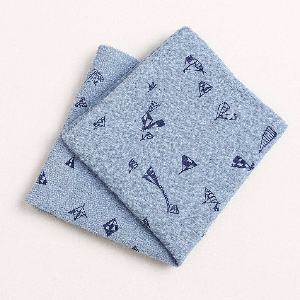 Pippi Mullwindel skyway-blau, 70×70 cm aus 100 % Baumwolle – weiches, saugfähiges Spucktuch für Neugeborene; praktisches Basic für die Babyerstausstattung und die Baby Box.