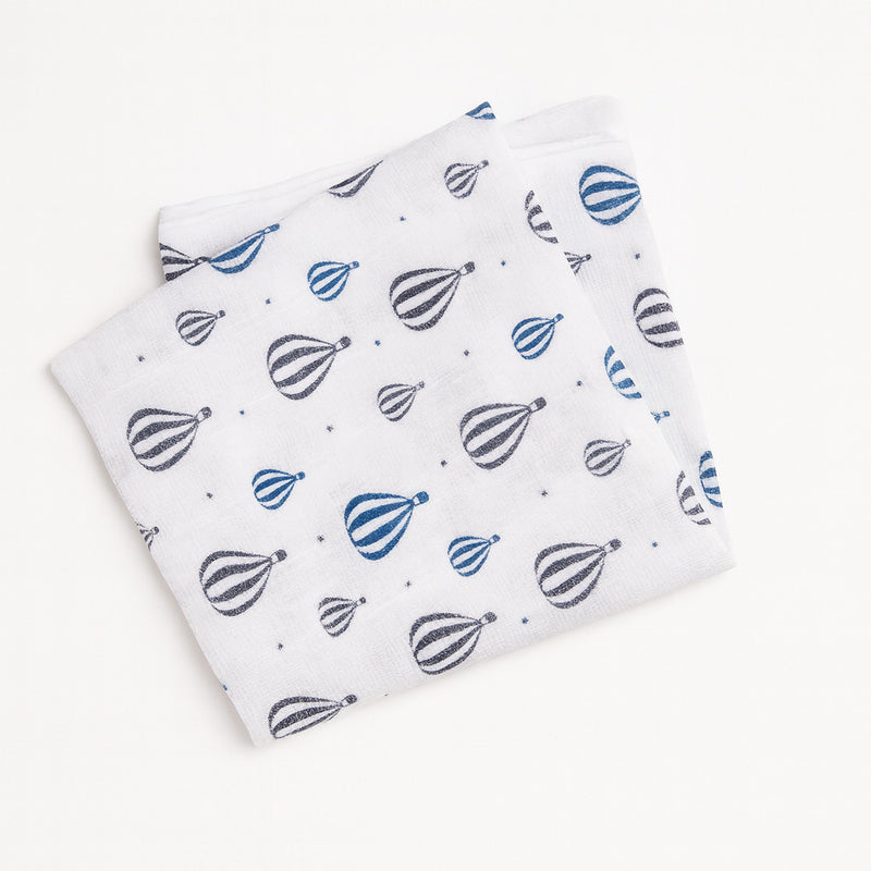 Pippi Mullwindel weiß mit Heißluftballon-Print, 70×70 cm, 100 % Baumwolle – weiches Spucktuch für Neugeborene, Babyerstausstattung.