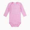 Sanetta Babybody langarm aus Bio-Baumwolle (Feinripp), rosa-weiß geringelt, GOTS-zertifiziert (CERES-0352), ohne Seitennaht, trocknergeeignet – hautfreundlicher Langarmbody für Neugeborene und Babys, verfügbar in den Größen 56 und 68.