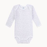 Sanetta Babybody langarm in Weiß mit zartem Blumen-Allover, aus GOTS-zertifizierter Bio-Baumwolle (Feinripp), ohne Seitennähte – hautfreundlich, atmungsaktiv und trocknergeeignet; nickelfreie Druckknöpfe im Schritt, Made in Europe, erhältlich in 56 und 68.