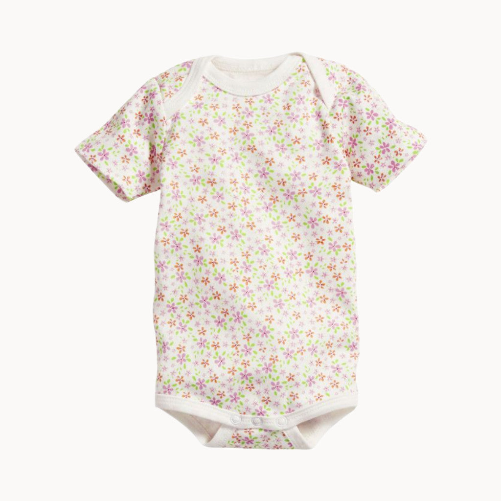 Schnizler Babybody kurzarm beige mit Blümchenprint aus 100% Baumwolle (Interlock) – weicher Kurzarm-Body mit Schlupfausschnitt und Druckknöpfen im Schritt, Größe 50–56; sanft zur Babyhaut und ideal für die Erstausstattung.