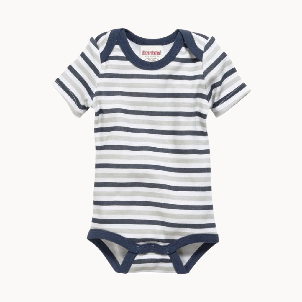 Schnizler Babybody kurzarm blau-grau gestreift aus 100 % Baumwolle; amerikanischer Halsausschnitt und Druckknöpfe im Schritt für leichtes An- und Ausziehen; OEKO-TEX Standard 100 Klasse 1, Größe 50–56 – atmungsaktives Basic für jeden Tag.