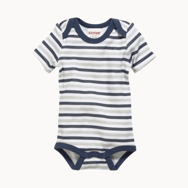Schnizler Babybody kurzarm blau-grau gestreift aus 100 % Baumwolle; amerikanischer Halsausschnitt und Druckknöpfe im Schritt für leichtes An- und Ausziehen; OEKO-TEX Standard 100 Klasse 1, Größe 50–56 – atmungsaktives Basic für jeden Tag.
