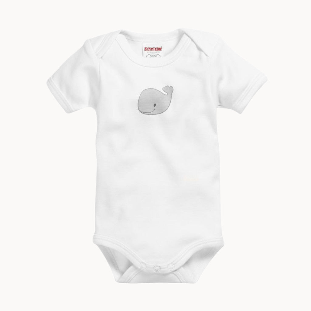 Schnizler Babybody kurzarm weiß mit Wal-Print aus 100% Baumwolle – weicher Kurzarm-Body mit Schlupfausschnitt und Druckknöpfen im Schritt, Größe 50–56; sanft zur Babyhaut und ideal für die Erstausstattung.