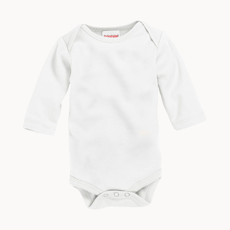 Schnizler Babybody langarm in Weiß aus weicher Interlock-Baumwolle, mit amerikanischem Ausschnitt und Druckknöpfen im Schritt; hautfreundlich (OEKO-TEX® Klasse 1), pflegeleicht bei 40 °C – ideales Basic für Neugeborene und Babys, in den Größen 50–56 und 62–68.